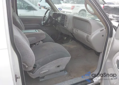 1997 Chevrolet C1500 Fleetside z USA, uszkodzony, nr VIN 1GCEC19M9VE218991